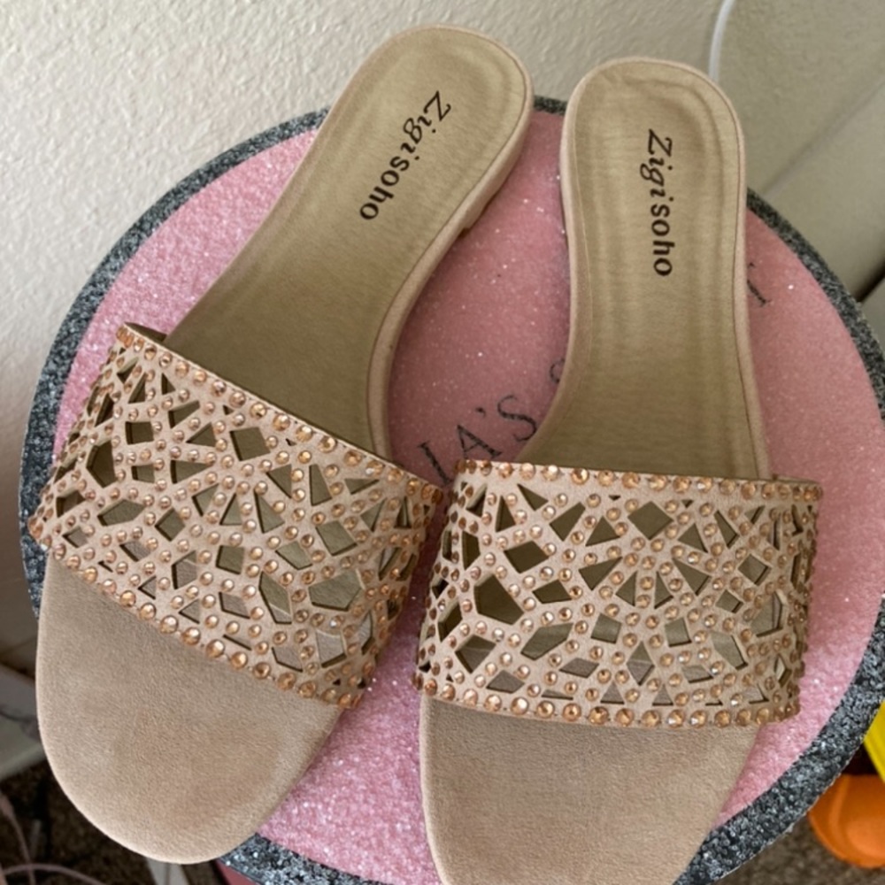 Zigisoho slides size 8.5 NEW